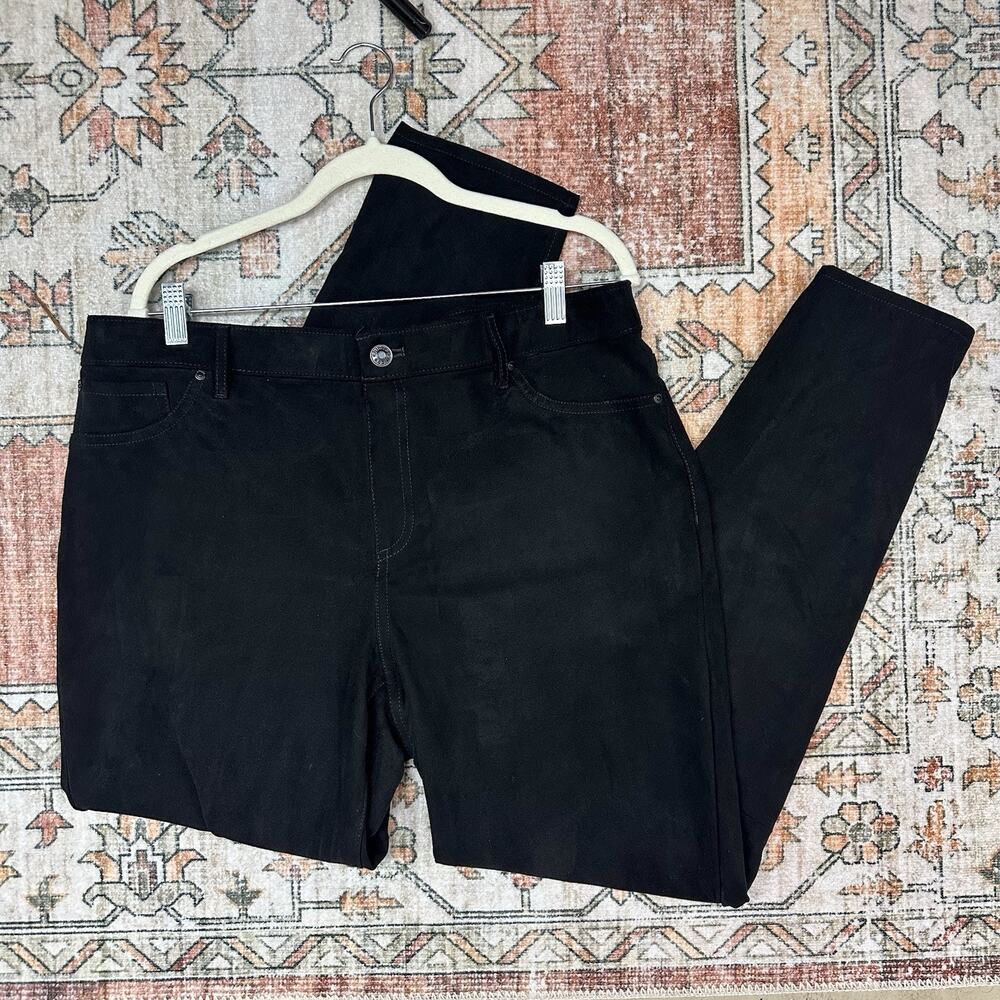 Chicos Black Faux Suede Skinny Pants Womens Size 2.5 US Size Large